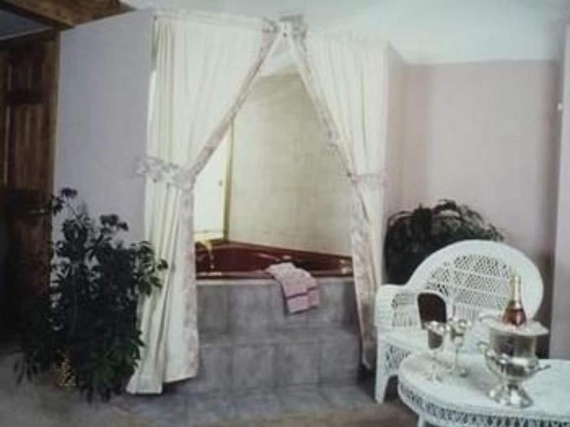 Sturbridge Country Inn image