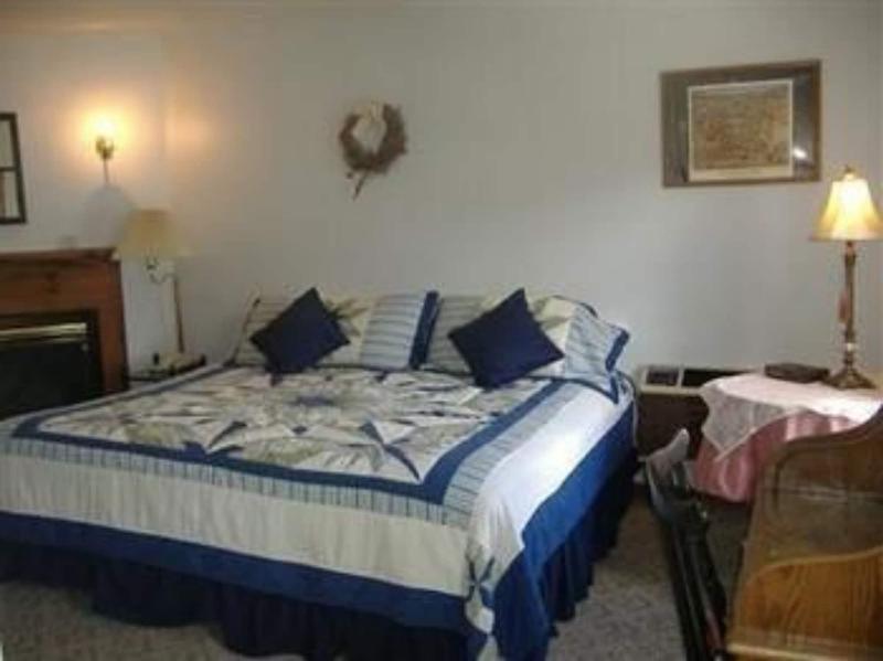 Sturbridge Country Inn image