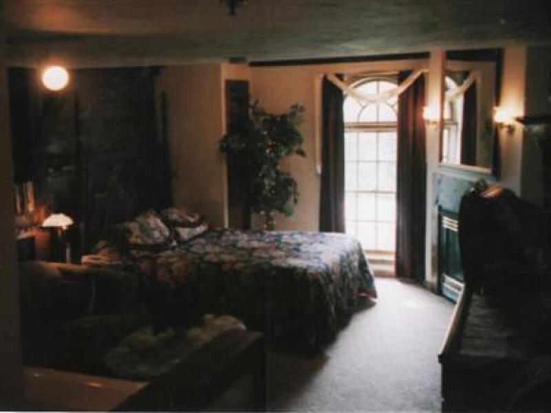 Sturbridge Country Inn image