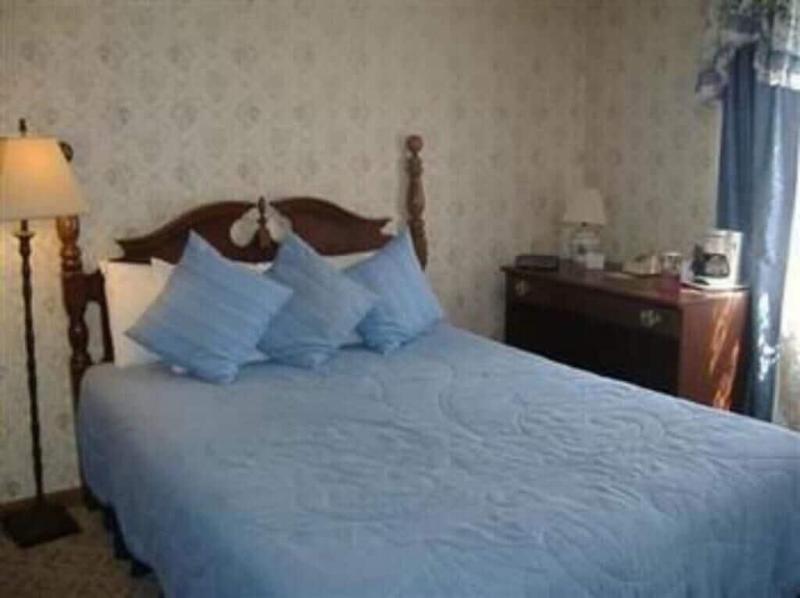 Sturbridge Country Inn image