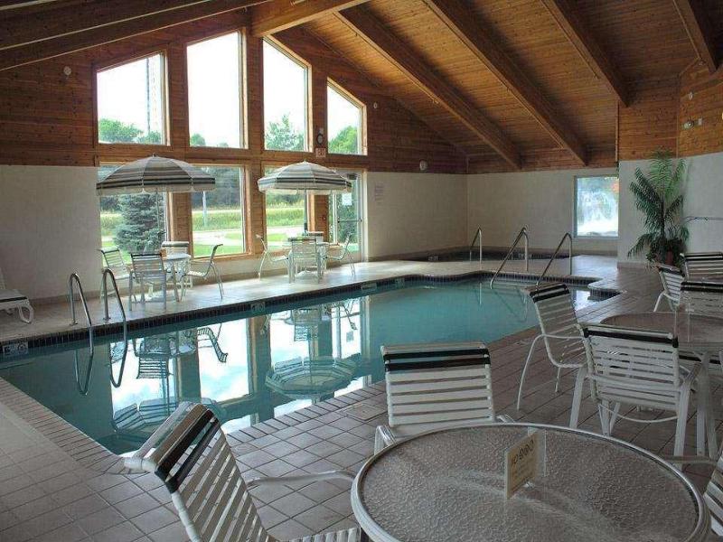 Americas Best Inn Annandale image 7