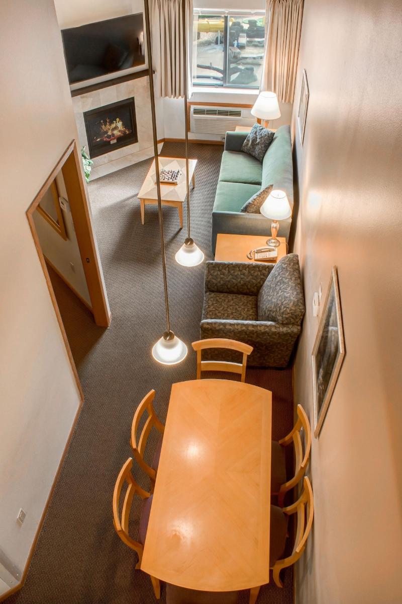 Timber Ridge Lodge and Waterpark image
