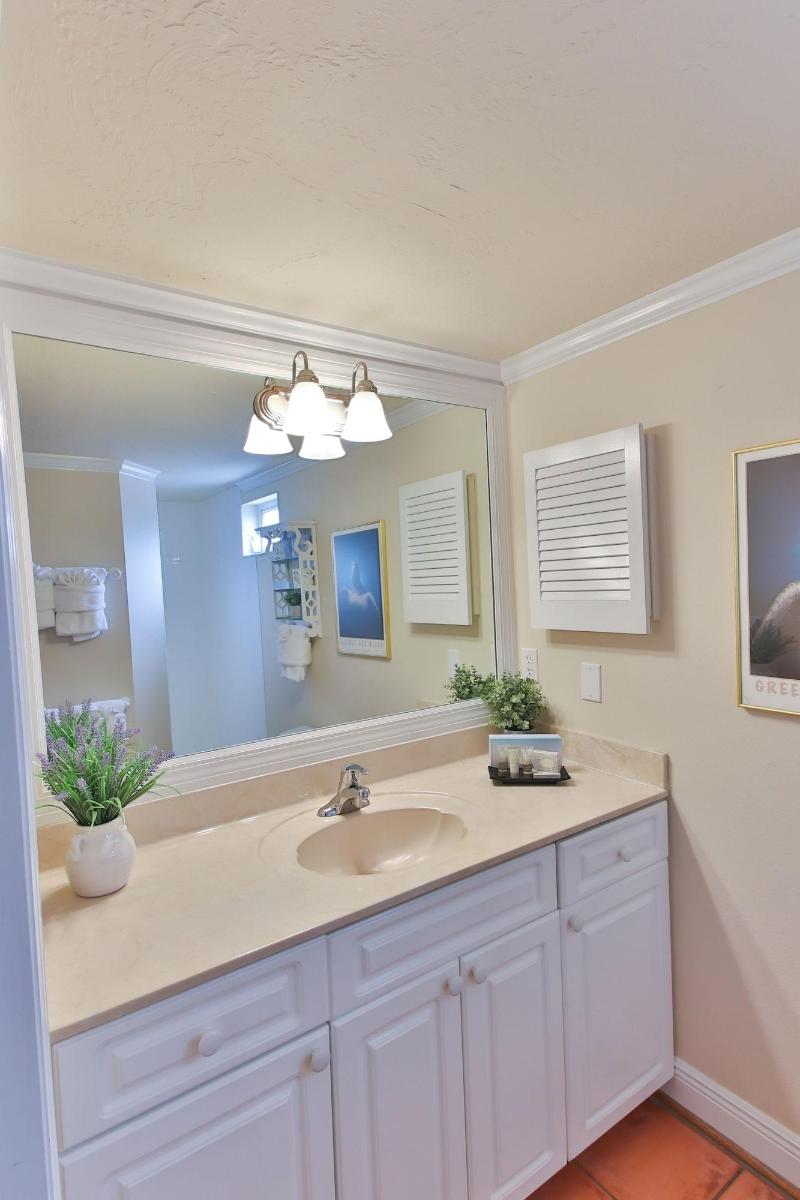 Tortuga Inn Beach Resort image
