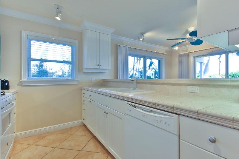 Tortuga Inn Beach Resort image