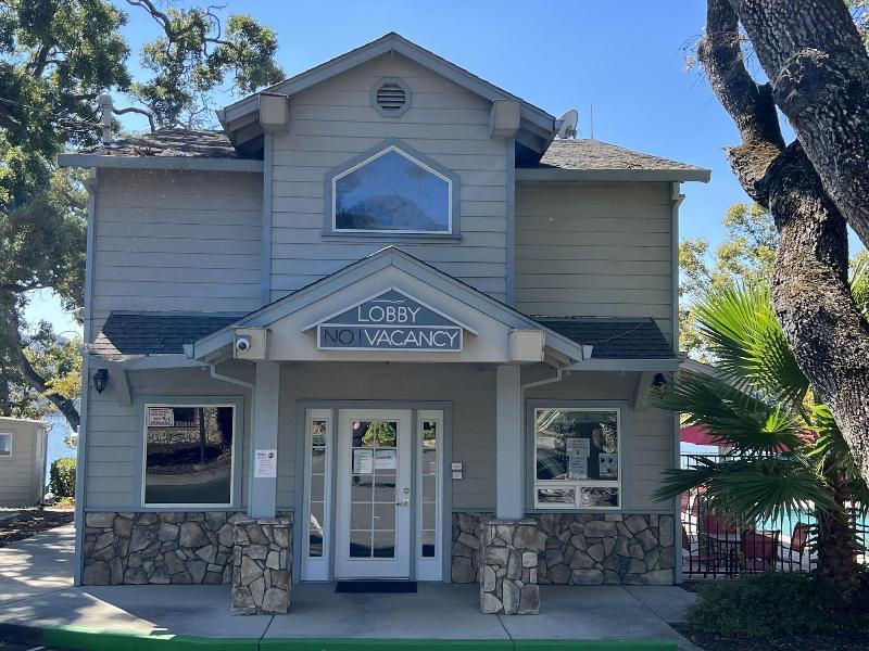 Clear Lake Cottages & Marina image