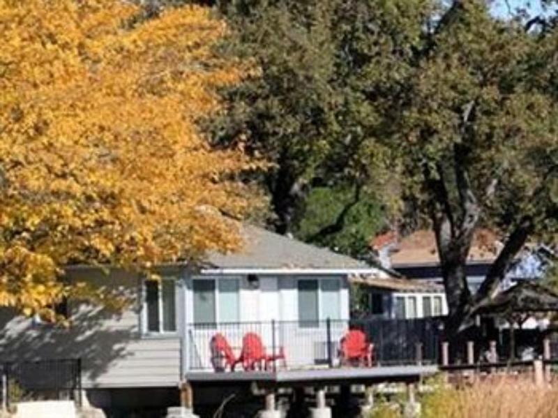 Clear Lake Cottages & Marina image
