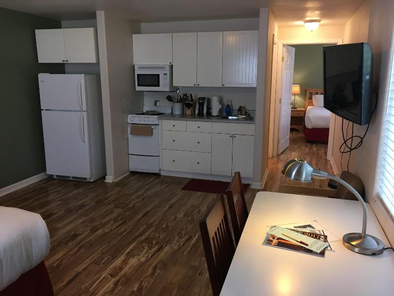 Clear Lake Cottages & Marina image