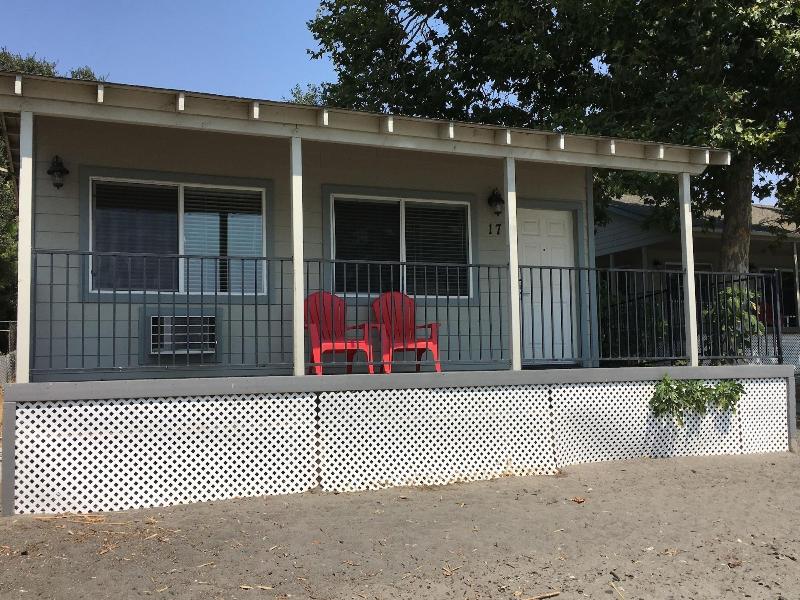 Clear Lake Cottages & Marina image