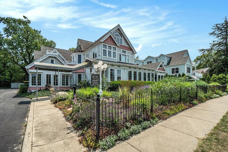 Yelton Manor Bed & Breakfast image