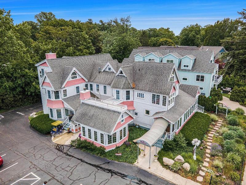 Yelton Manor Bed & Breakfast image
