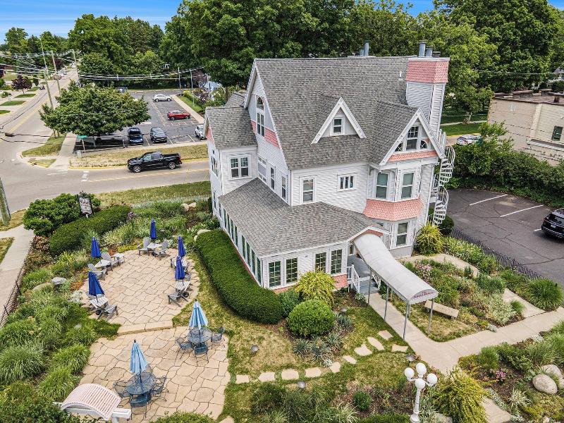Yelton Manor Bed & Breakfast image