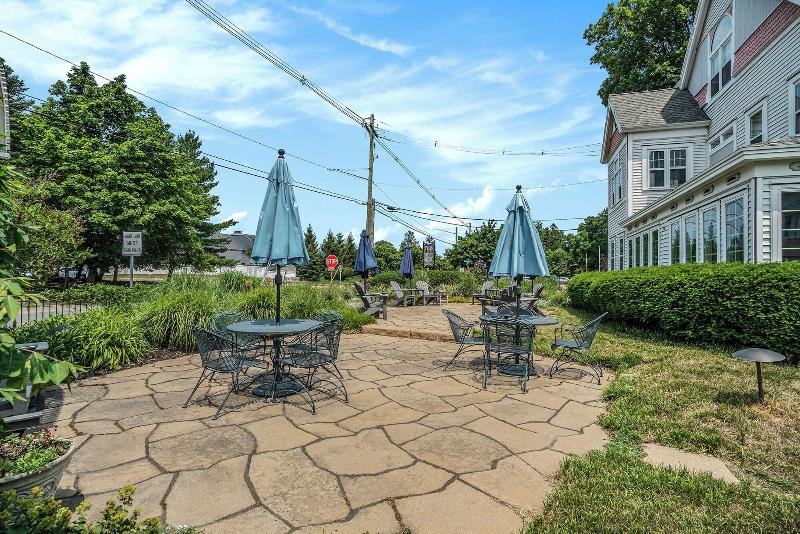 Yelton Manor Bed & Breakfast image