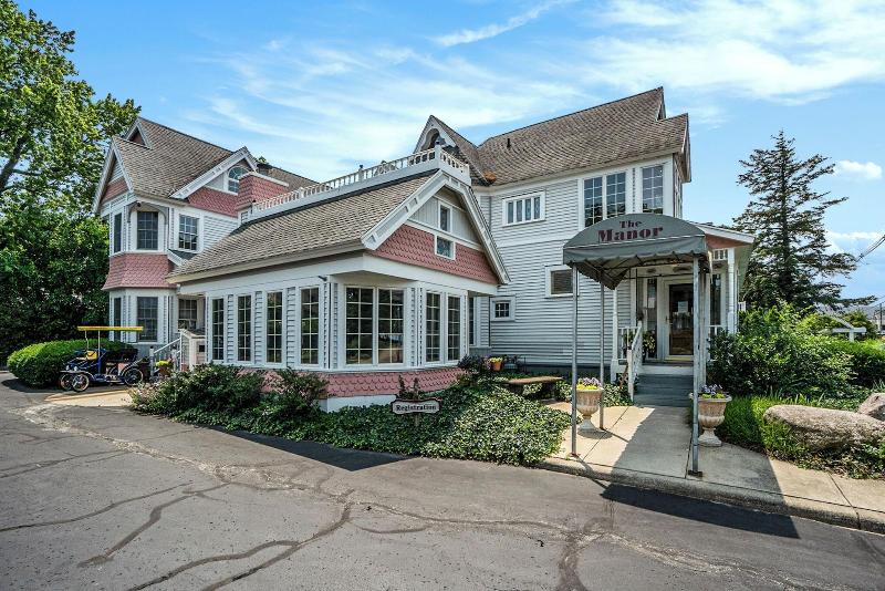 Yelton Manor Bed & Breakfast image