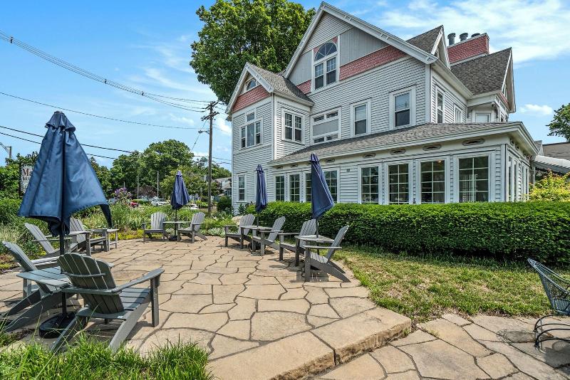 Yelton Manor Bed & Breakfast image