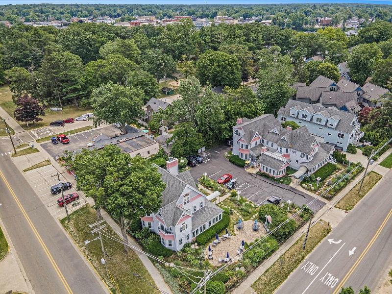 Yelton Manor Bed & Breakfast image