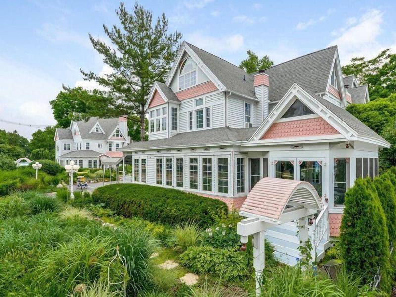 Yelton Manor Bed & Breakfast image