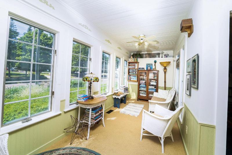 Yelton Manor Bed & Breakfast image
