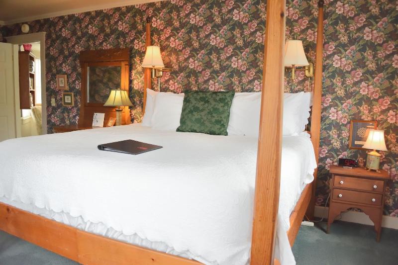 Yelton Manor Bed & Breakfast image