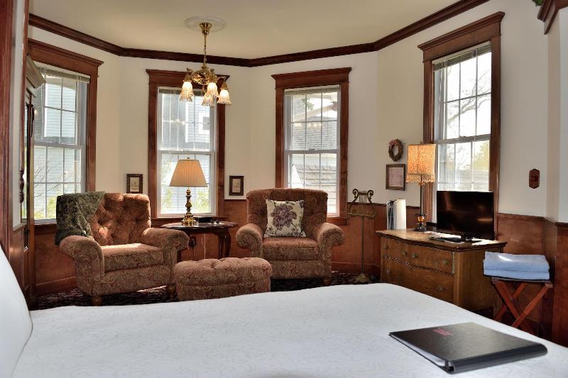 Yelton Manor Bed & Breakfast image
