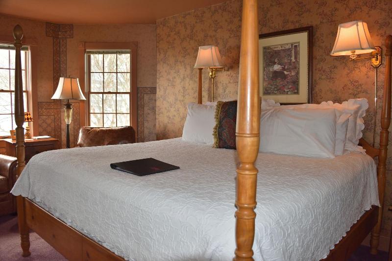 Yelton Manor Bed & Breakfast image