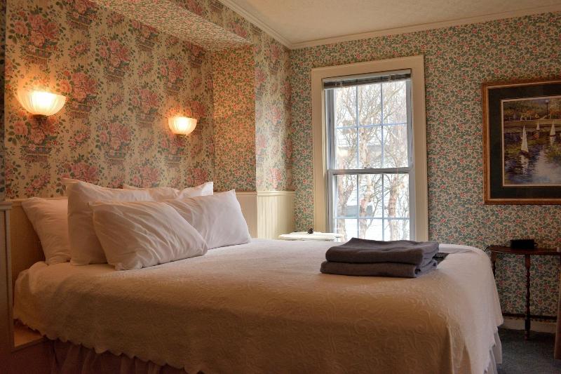 Yelton Manor Bed & Breakfast image