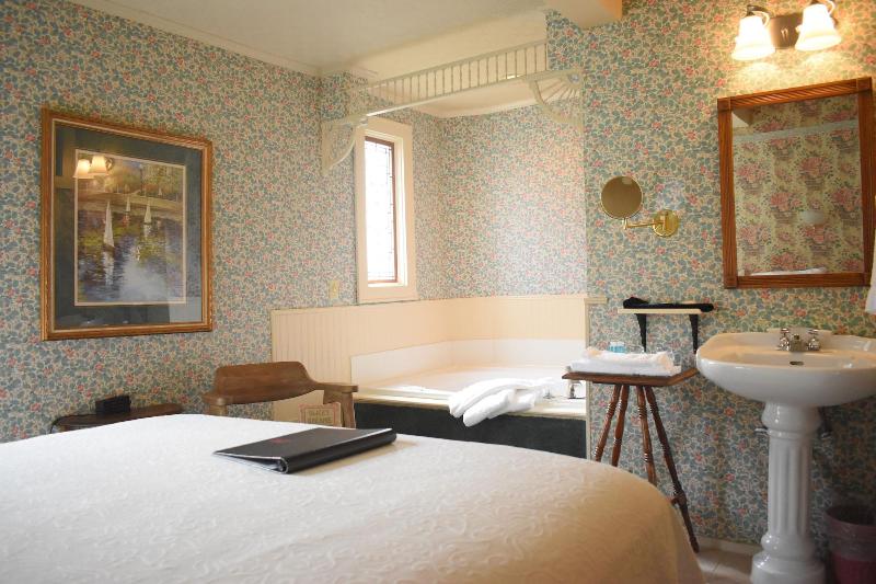 Yelton Manor Bed & Breakfast image