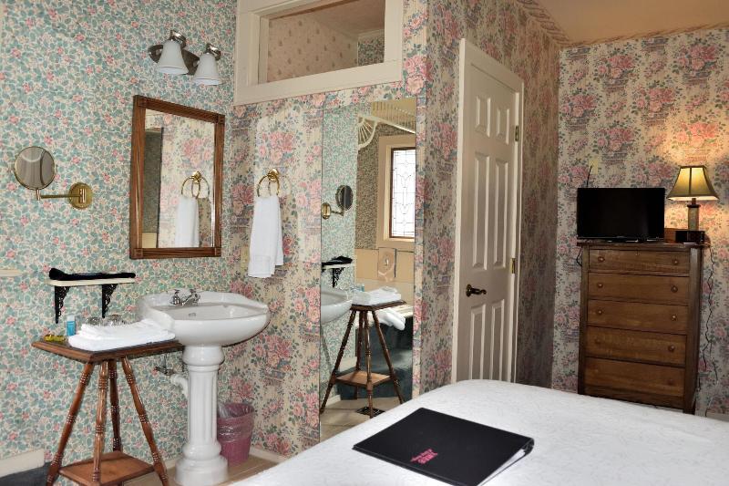 Yelton Manor Bed & Breakfast image