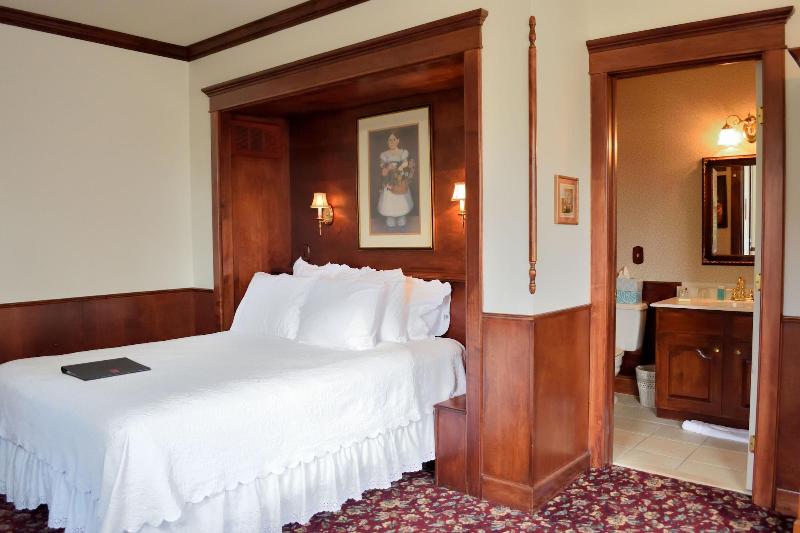 Yelton Manor Bed & Breakfast image