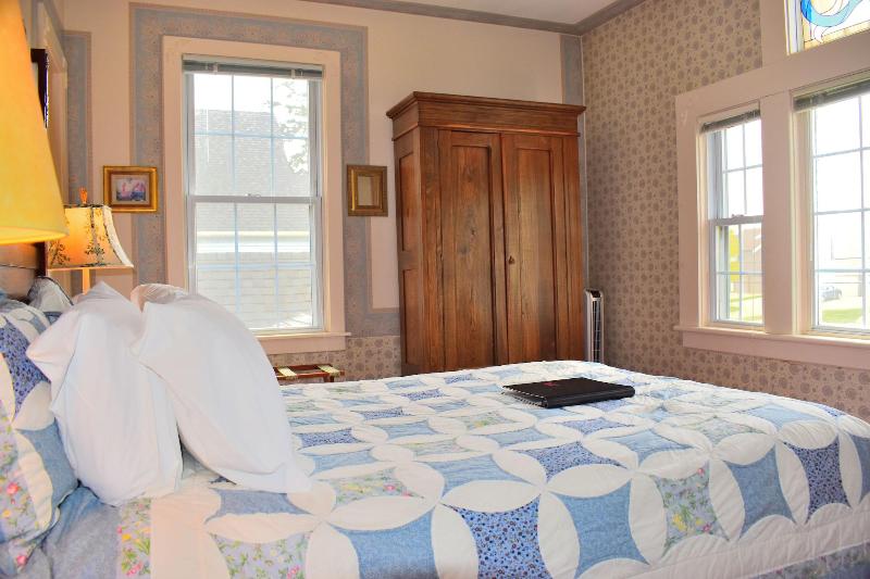 Yelton Manor Bed & Breakfast image