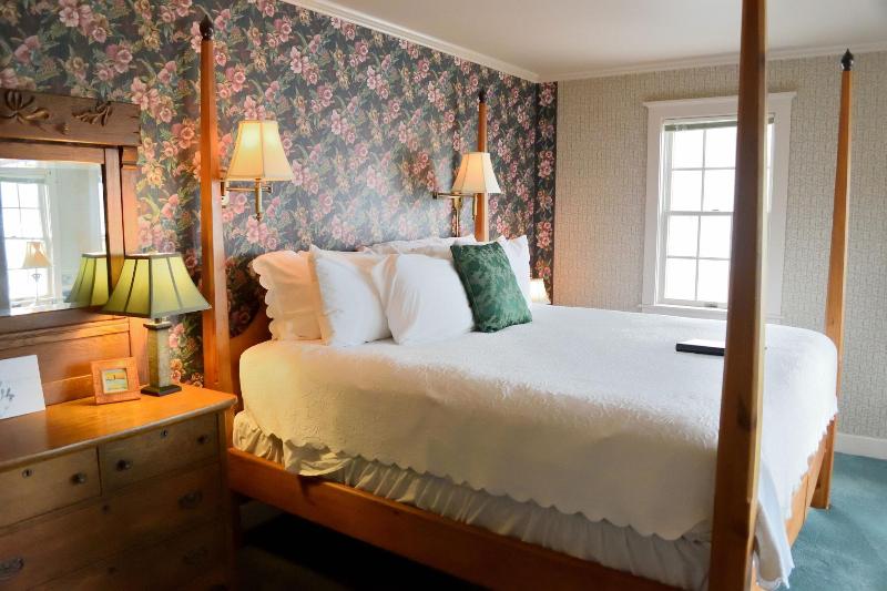 Yelton Manor Bed & Breakfast image