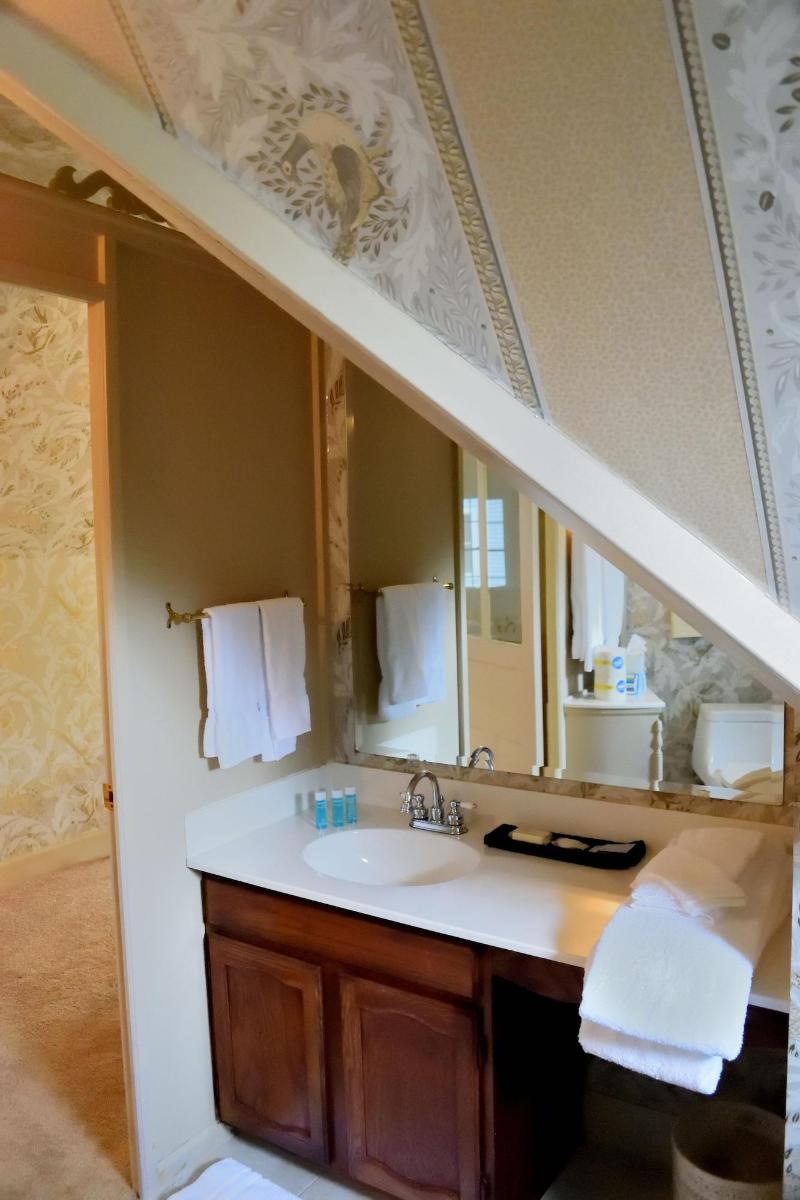 Yelton Manor Bed & Breakfast image