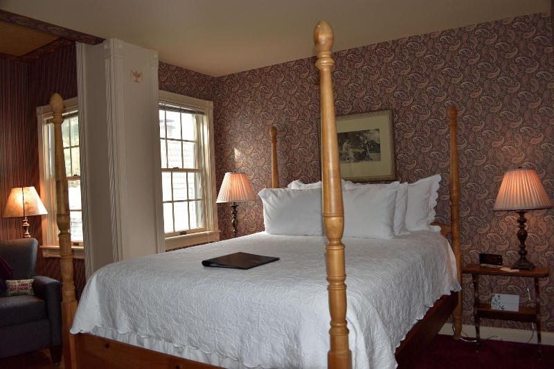 Yelton Manor Bed & Breakfast image