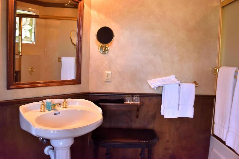 Yelton Manor Bed & Breakfast image