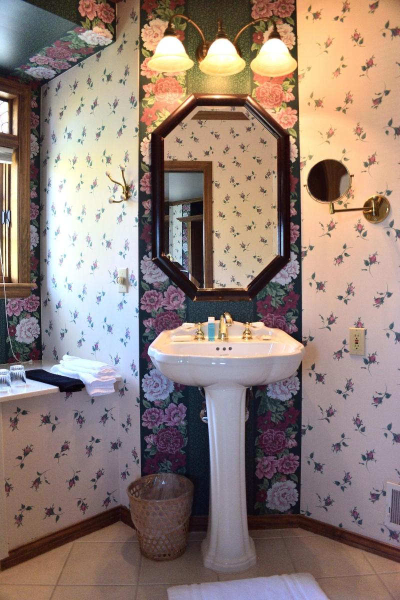Yelton Manor Bed & Breakfast image