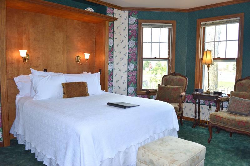 Yelton Manor Bed & Breakfast image