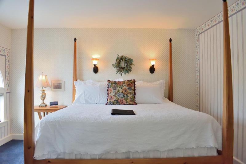 Yelton Manor Bed & Breakfast image