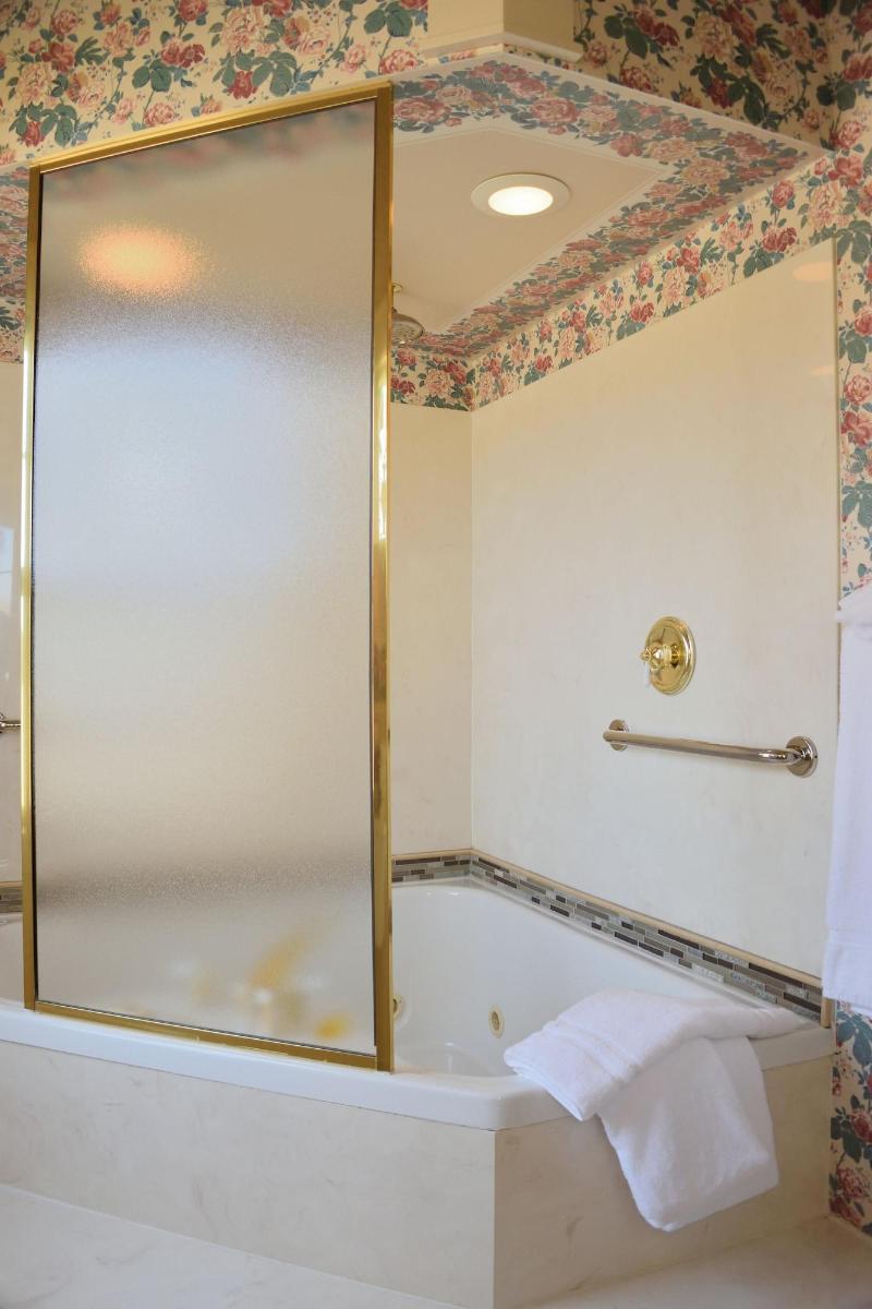 Yelton Manor Bed & Breakfast image