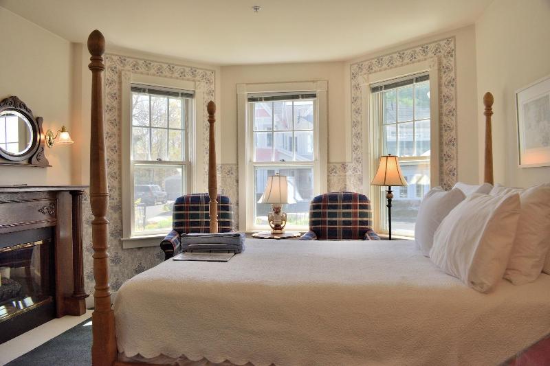 Yelton Manor Bed & Breakfast image