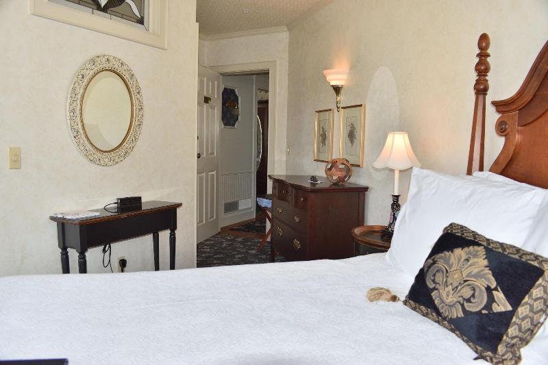 Yelton Manor Bed & Breakfast image