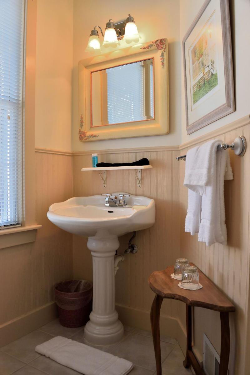 Yelton Manor Bed & Breakfast image