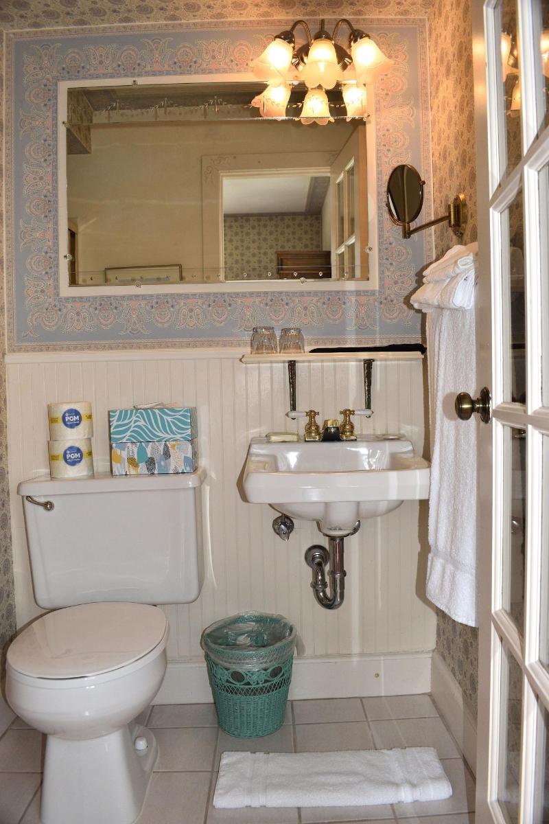 Yelton Manor Bed & Breakfast image