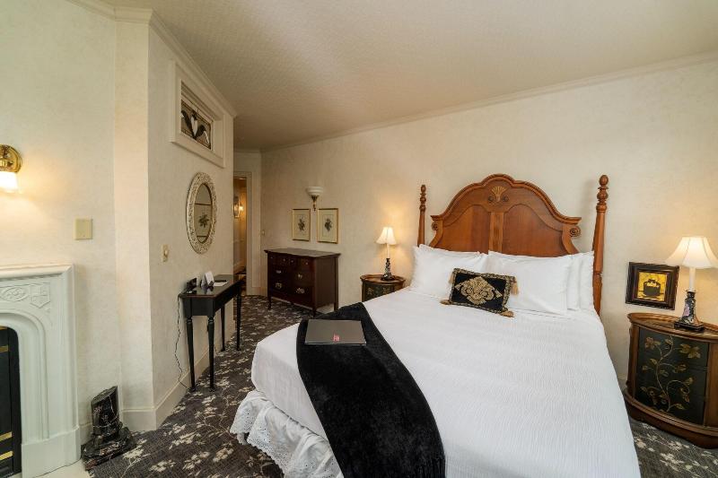 Yelton Manor Bed & Breakfast image