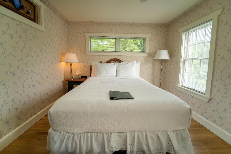Yelton Manor Bed & Breakfast image