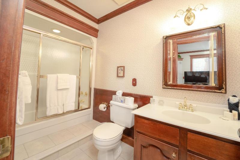 Yelton Manor Bed & Breakfast image