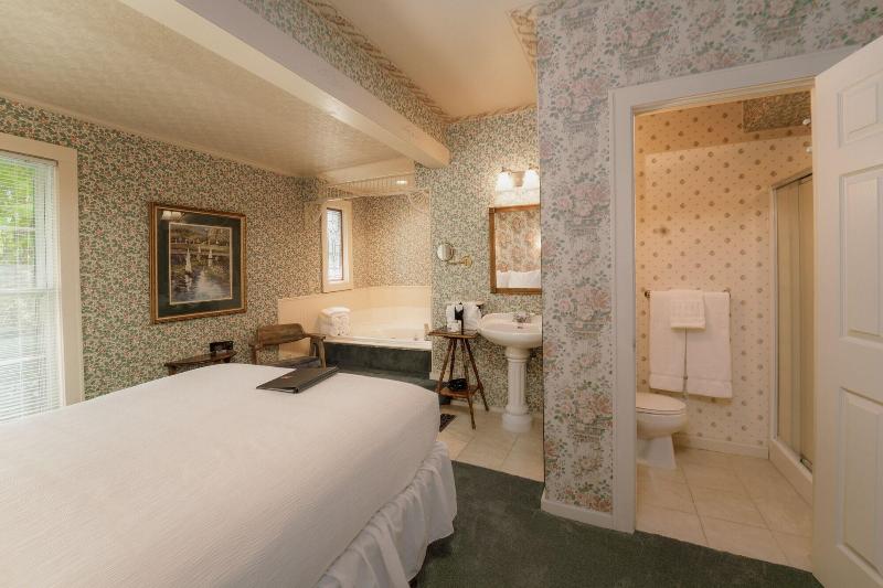 Yelton Manor Bed & Breakfast image