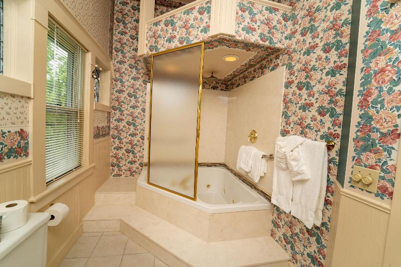 Yelton Manor Bed & Breakfast image