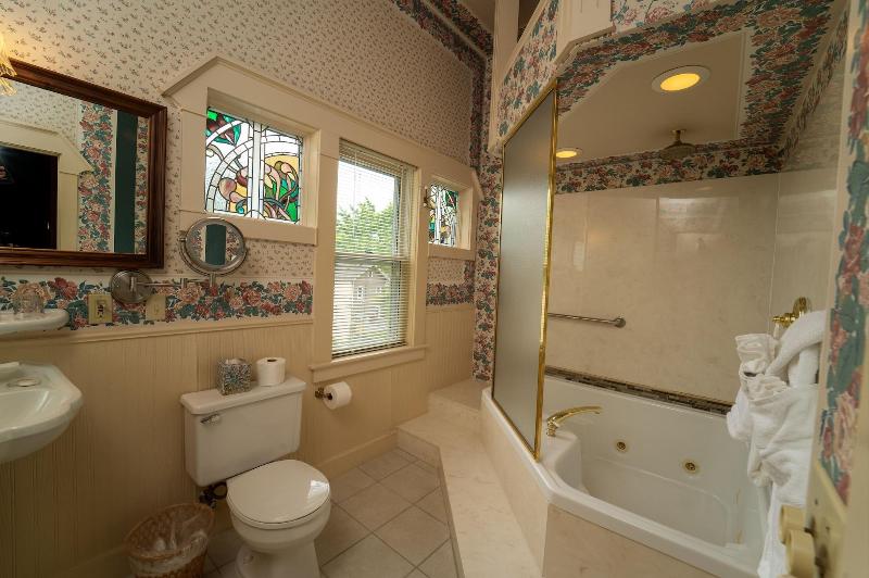 Yelton Manor Bed & Breakfast image