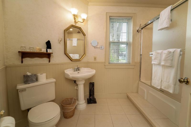 Yelton Manor Bed & Breakfast image
