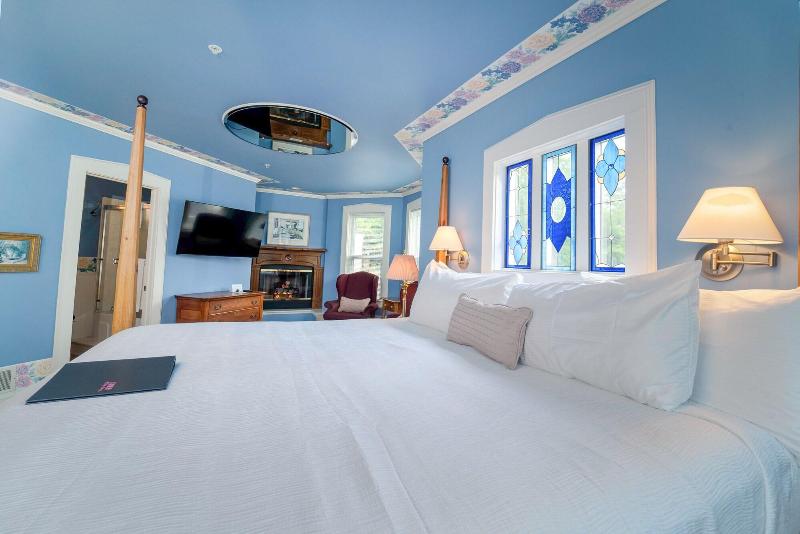 Yelton Manor Bed & Breakfast image