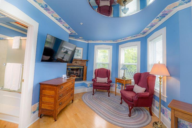 Yelton Manor Bed & Breakfast image